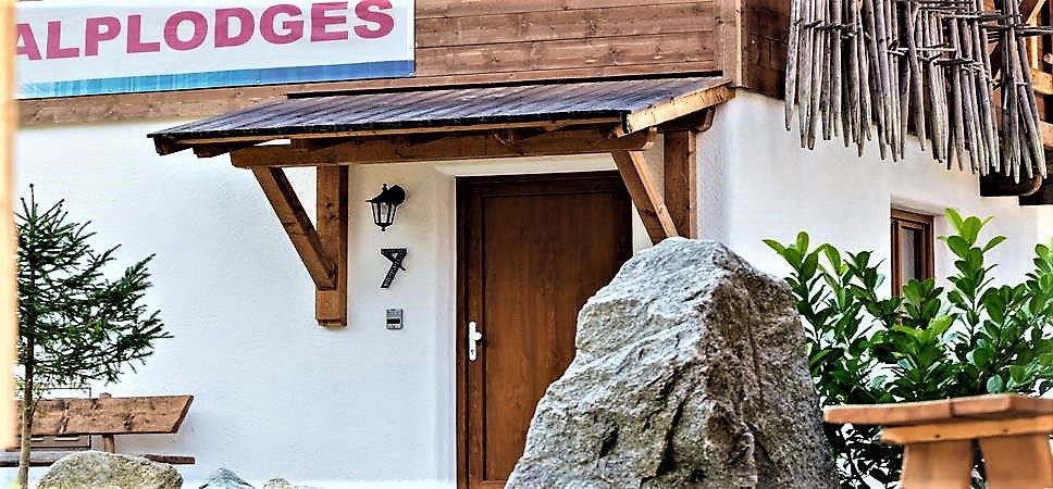 https://www.x-alplodges.at/wp-content/uploads/sites/2/2019/03/X-AlpLodges_968x450-12-1-968x450.jpg