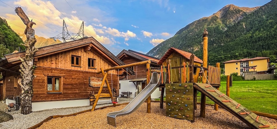 https://www.x-alplodges.at/wp-content/uploads/sites/2/2025/06/2025-Spielplatz-968x450_11-3.jpg