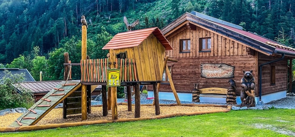 https://www.x-alplodges.at/wp-content/uploads/sites/2/2025/06/2025-Spielplatz-968x450_7.jpg